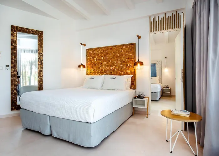 Icon By The Sea Potos